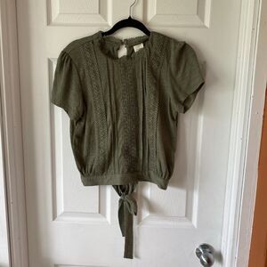 Self Esteem Blouse Women’s Size Small Short Sleeve Tie Bottom Lace Keyhole Green